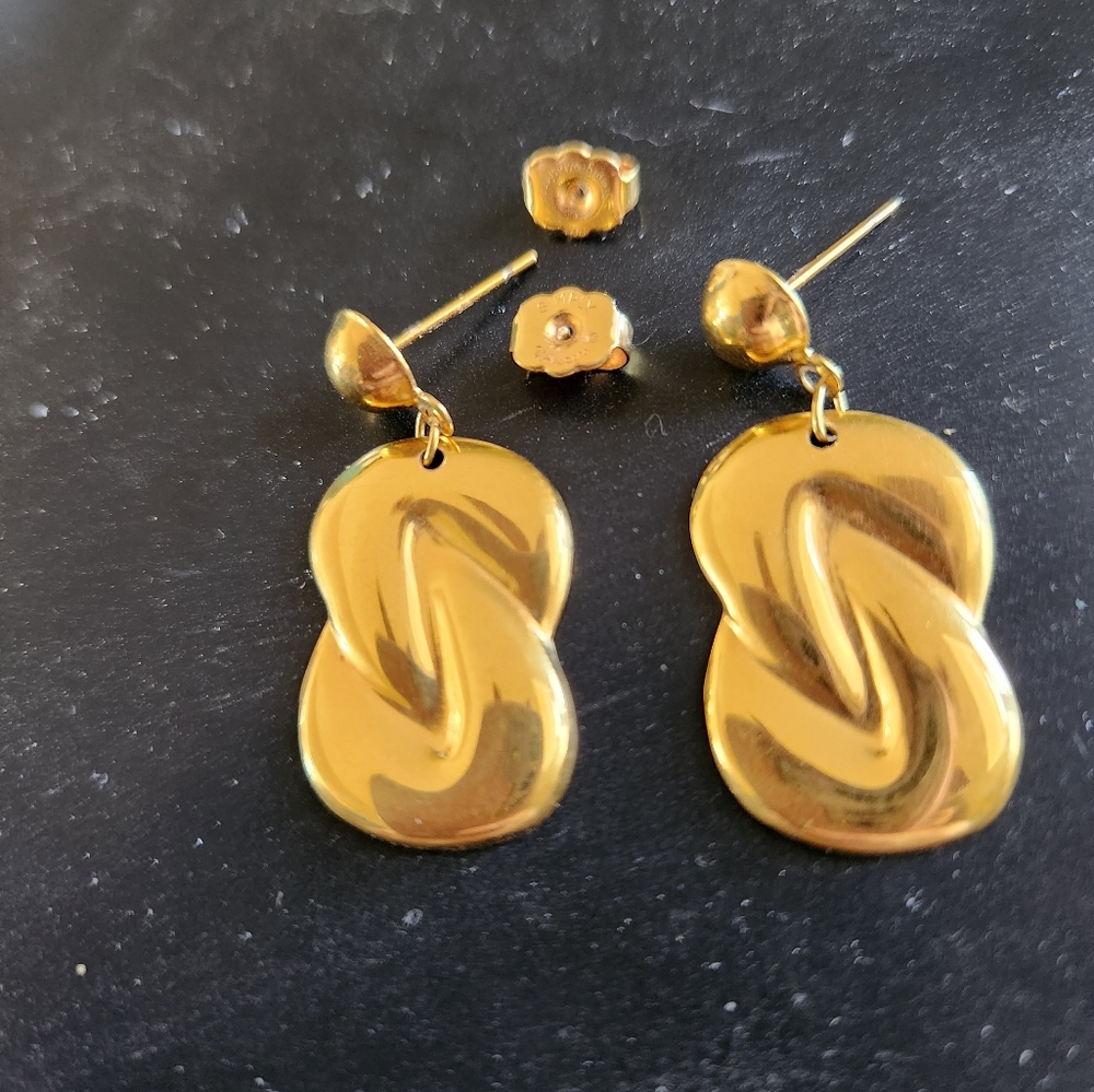 Simply Whispers S-Design Drop Earrings